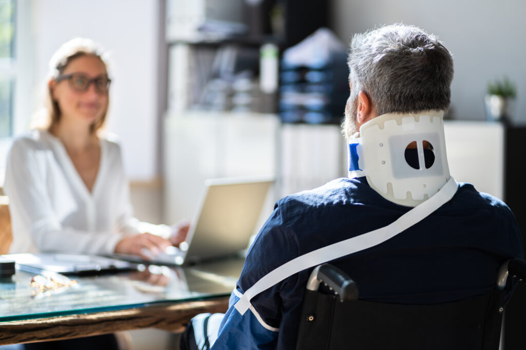 injured man speaking with a bus accident lawyer