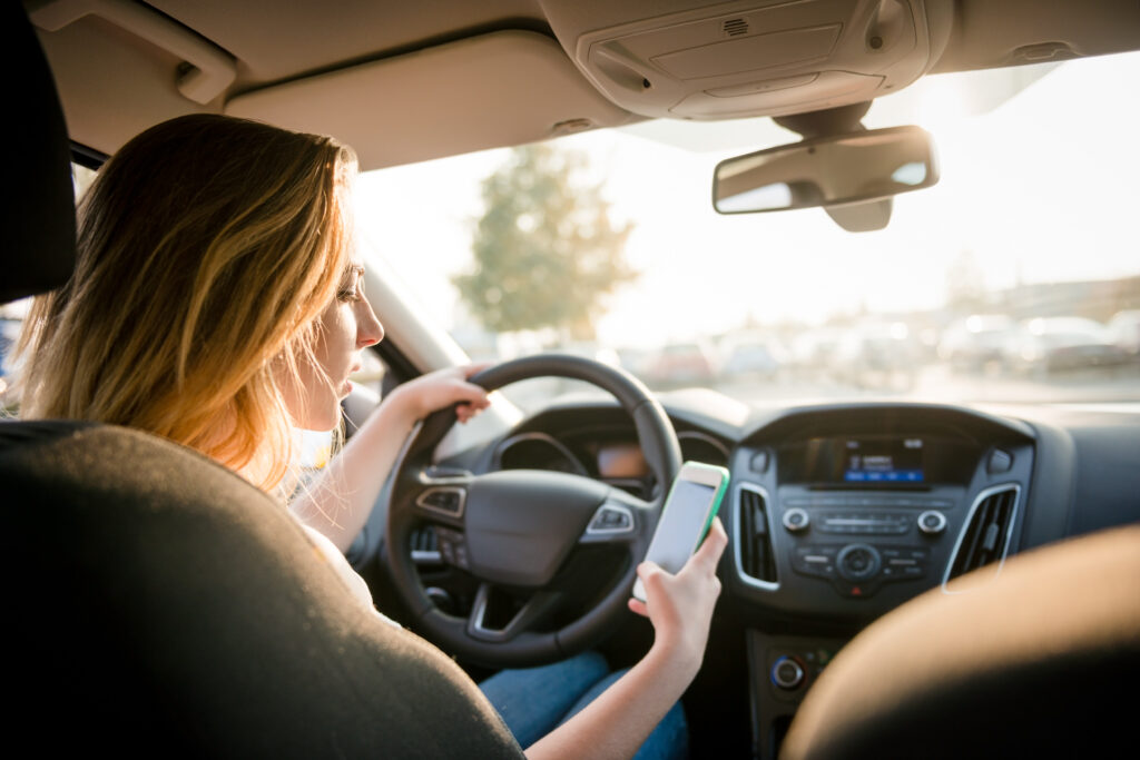 texting and driving, cause of car accidents in laurel md